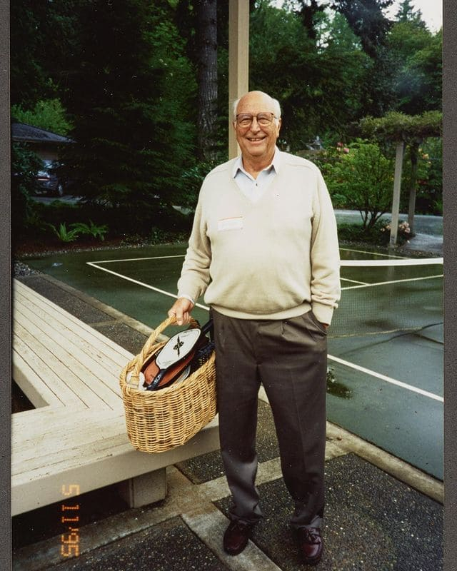 Bill Gates Bio, Wiki, Height, Wife, Age & Net Worth - Biography on